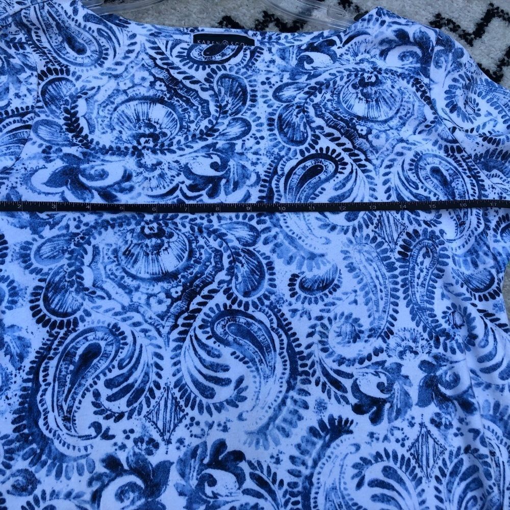 Karen Scott short sleeve paisley top . Cuffed sleeve. - Picture 5 of 7